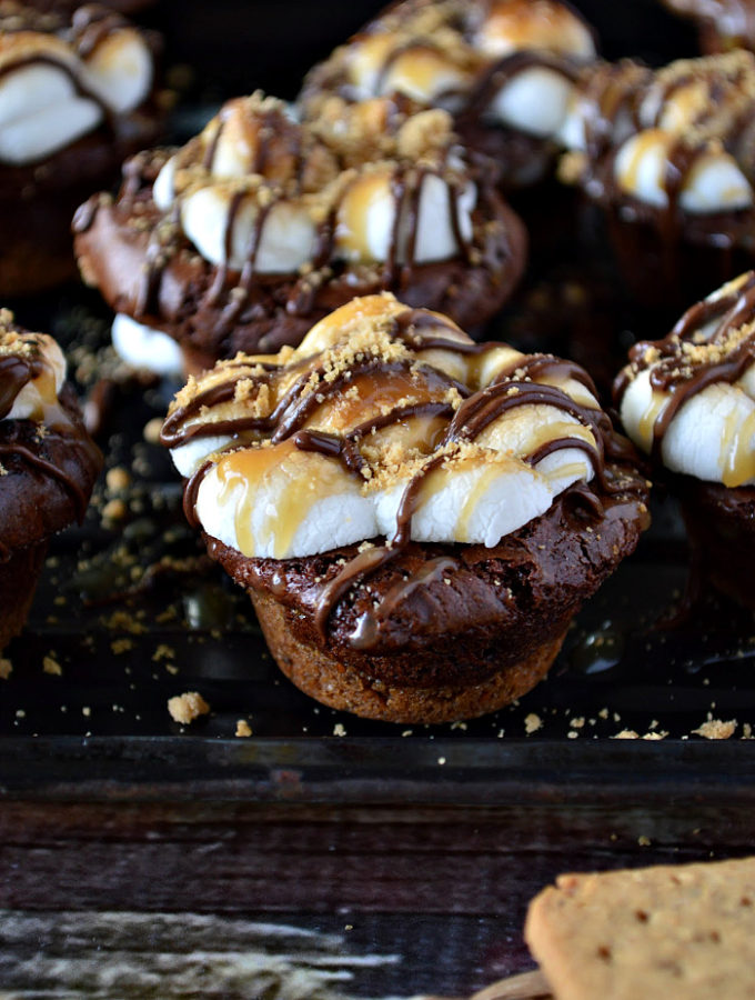 You won't believe how easy and delicious these Gluten Free S'mores Brownie Bites are. Who needs a campfire when you have a plate of these?!